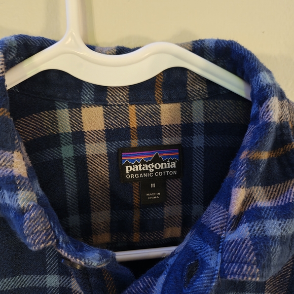 Patagonia Men's Flannel Shirt - Navy and Amber - Picture 2 of 3